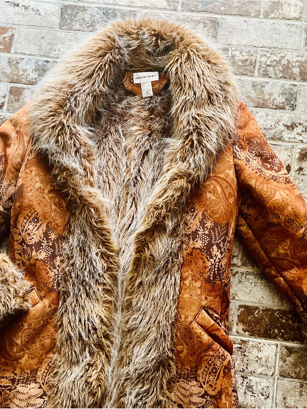 Vintage Newport News Rust Paisley Trench Coat with Faux-Fur Trim - Picture 2 of 7